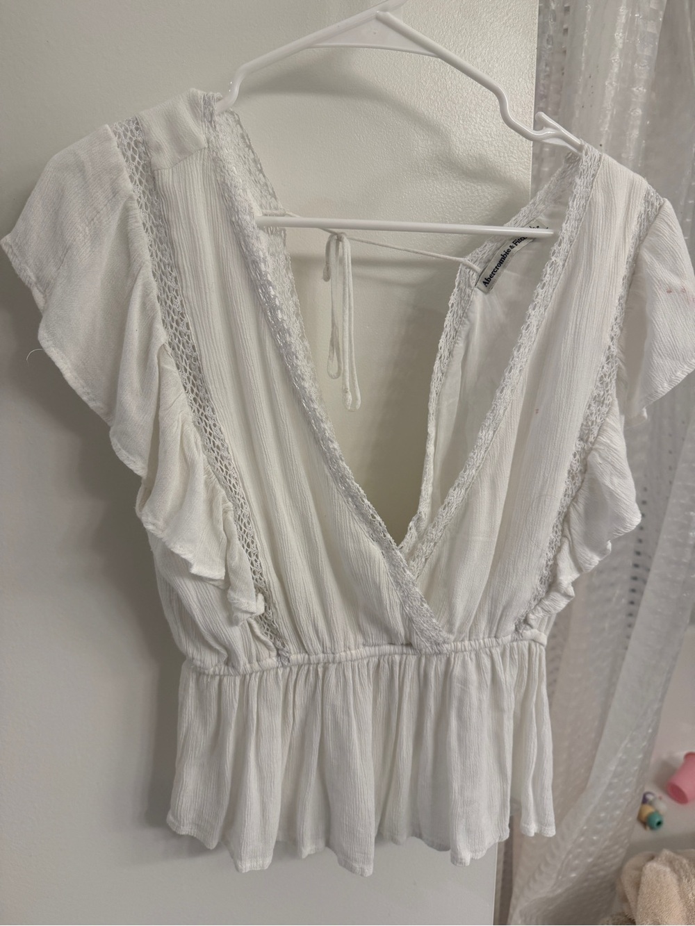 Abercrombie & Fitch White V-Neck Ruffle Peplum Top